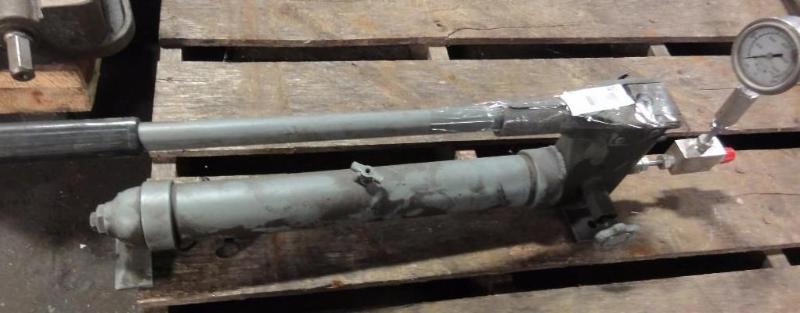 lot 401 image: 23,000 PSI Hydraulic Hand Pump Unit...