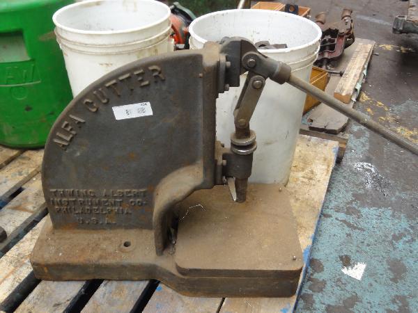 lot 404 image: Alpha Cutter made by Thwing&nbspAlbert Instr...