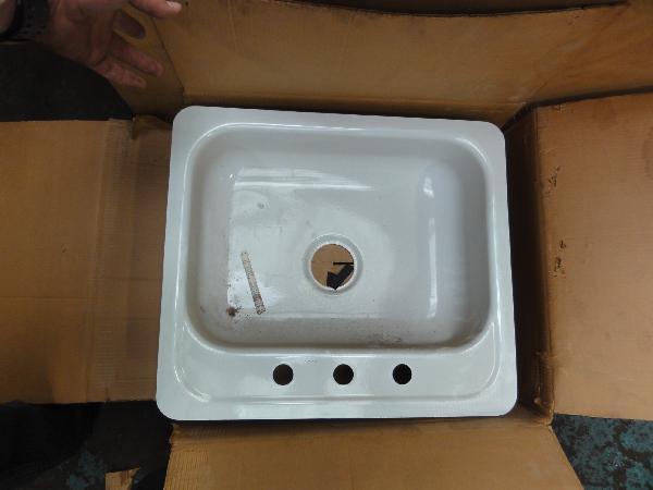 lot 413 image: 24&quotL X 21&quotW Metal Sink-White Coated...