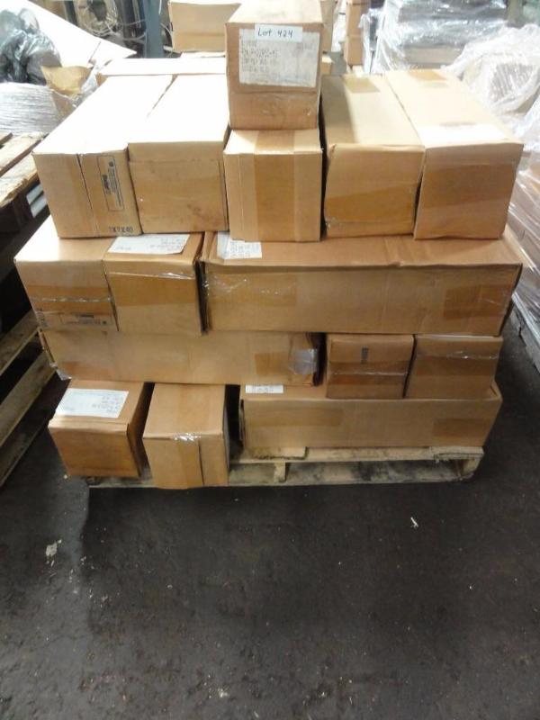 lot 424 image: Clear Poly Bags Measure 12" X 20" 3...