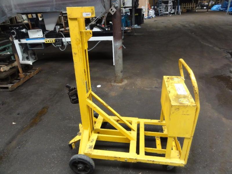 lot 461 image: Lift O Matic Portable Barrel PickerMover 650...