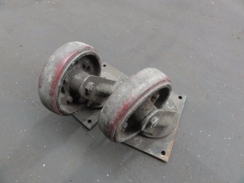 lot 480 image: (2) 8" Swivel Casters...