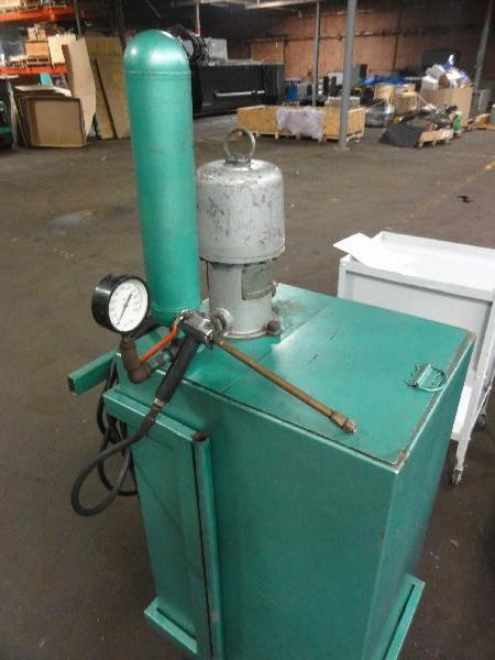 lot 7 image: Graco PowerFlo&nbspOil Reservoir and Pump Un...