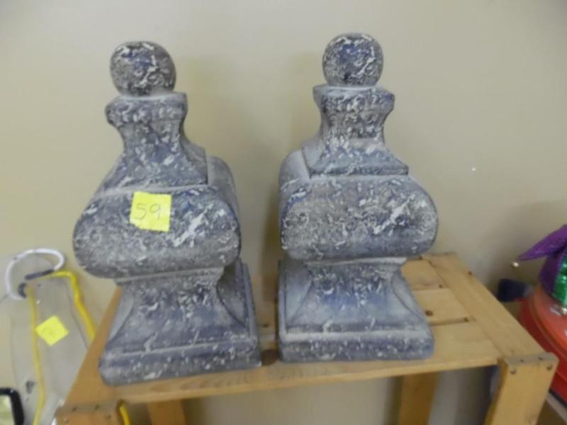 2 Decorative Posts