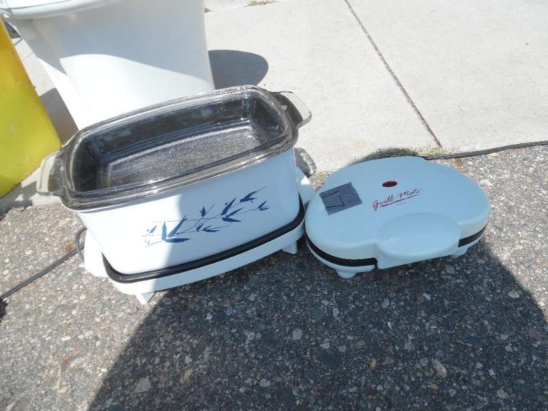 Electric Slower Cooker and Mini Grill