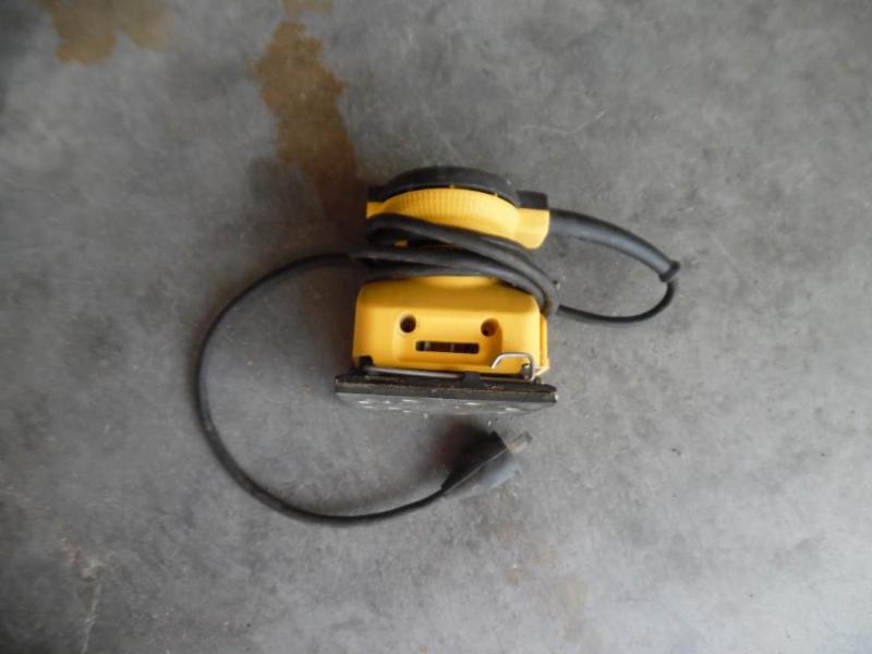 Palm grip sander