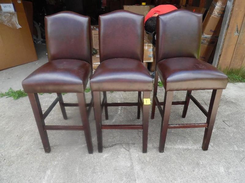 lot 23 image: Bar Stools