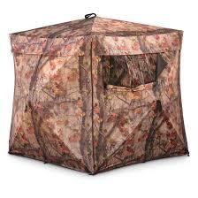 lot 7 image: Guide Gear Deluxe 5-Hub Blind