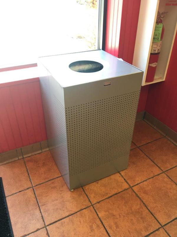 lot 284 image: Rubbermaid commercial products trash can 18.5...