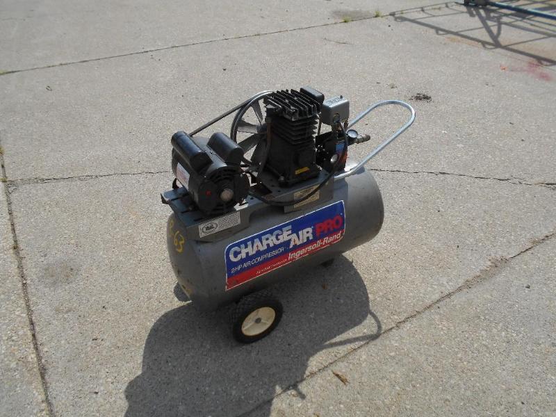 lot 15 image: Ingersoll Rand Air Compressor.