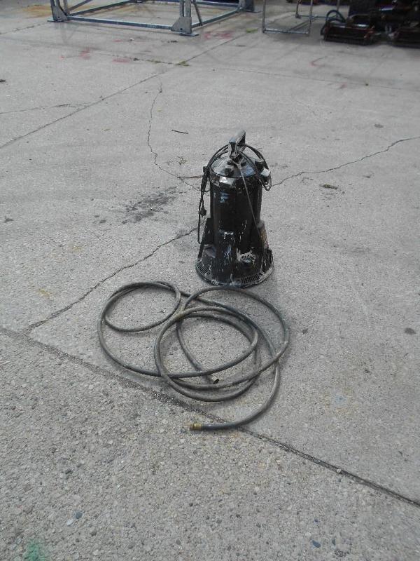 lot 17 image: Wagner Pro Series 900 Paint Pot