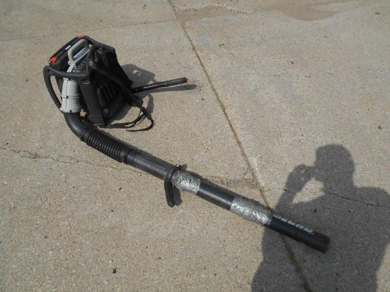 lot 19 image: Echo PB 602 Gas Powered Leaf  Snow  Dirt Blower. Runs.