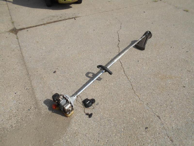 lot 20 image: Echo SRM-210 Weed Whip. Needs Repair.