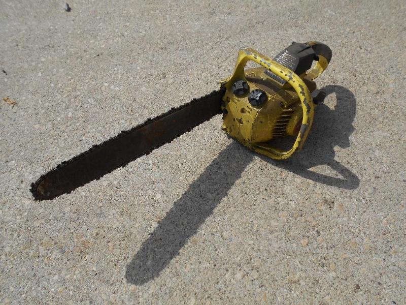 lot 21 image: Skilsaw Chainsaw. Gas.