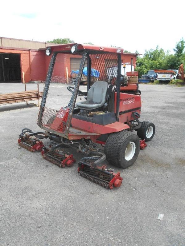 lot 4 image: Toro Reelmaster 5200-D Commercial Reel Mower. 4WD.