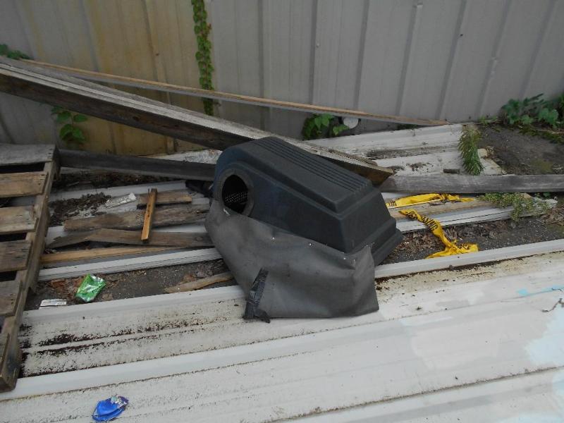lot 9 image: Bagger Assembly for Mower