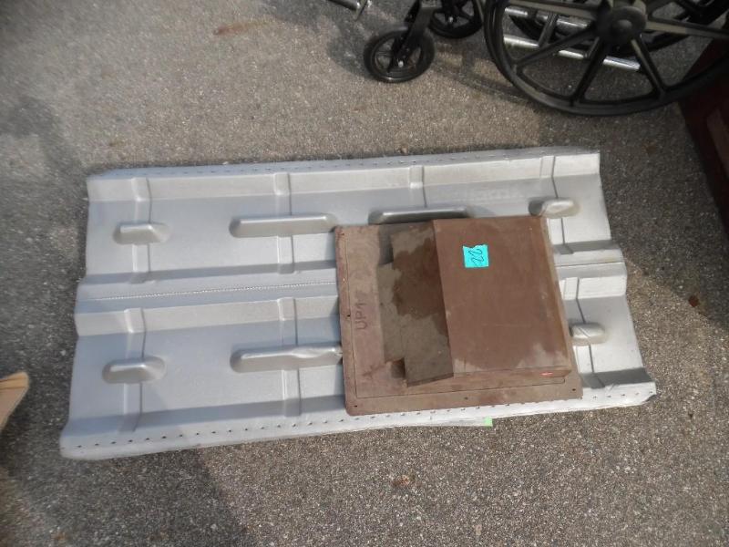 Soffit foam and roof vent