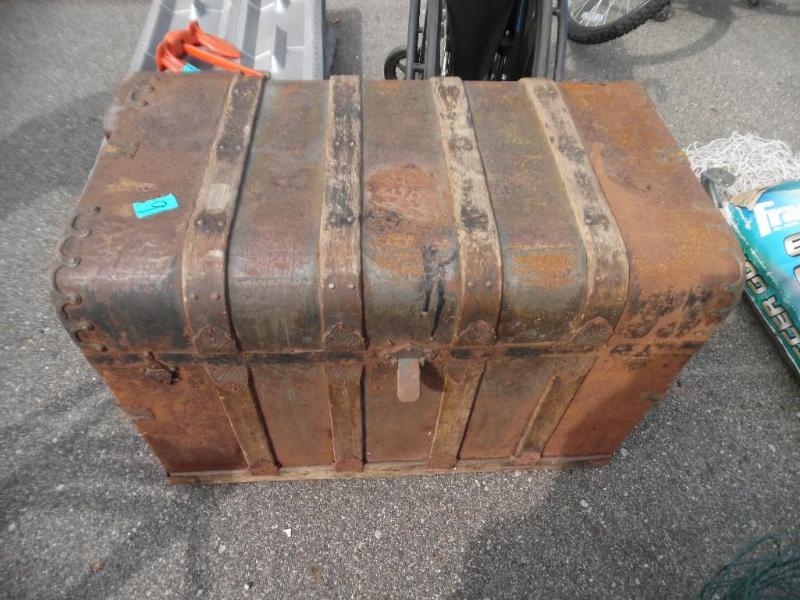 Steamer trunk