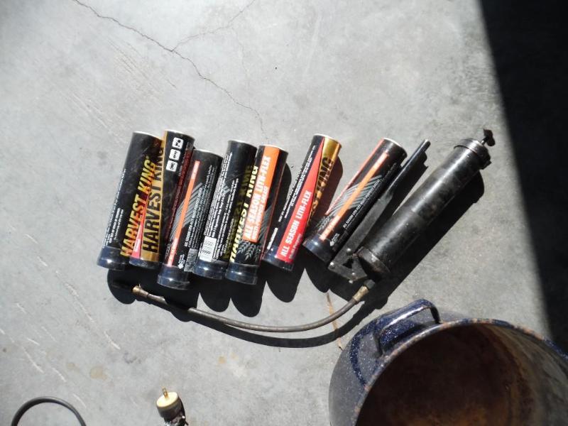 Grease gun and grease