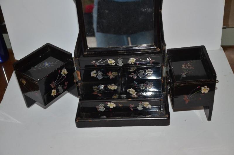lot 121 image: Antique jewelry box with many small drawers 1...