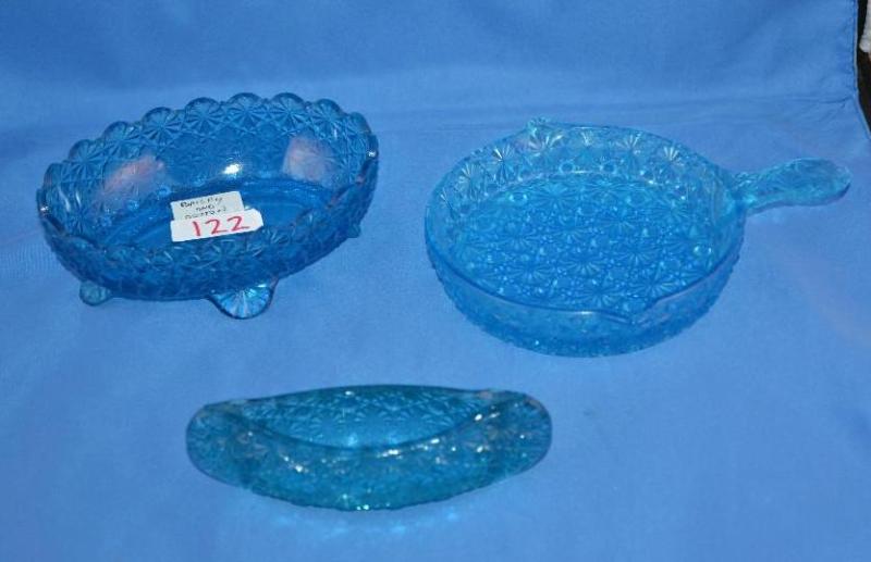 lot 122 image: Daisey & Button Vaseline Glass, Blue glas...