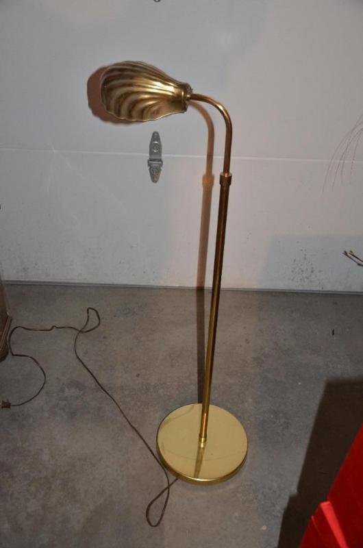 lot 145 image: Vintage metal floor lamp 41" tall...