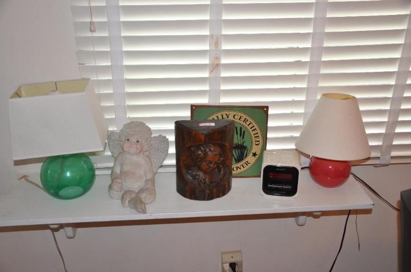 lot 163 image: Lot of carved angel decor, table lamps, alarm...