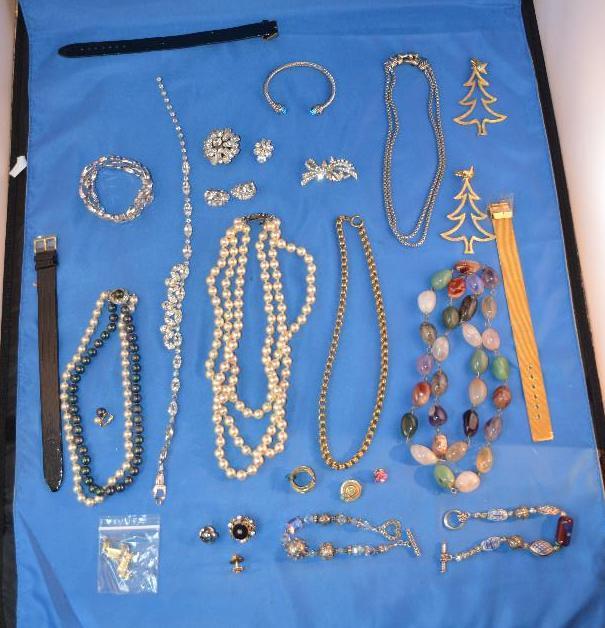 lot 169 image: Jewelry - bracelets, necklaces, broaches, ear...