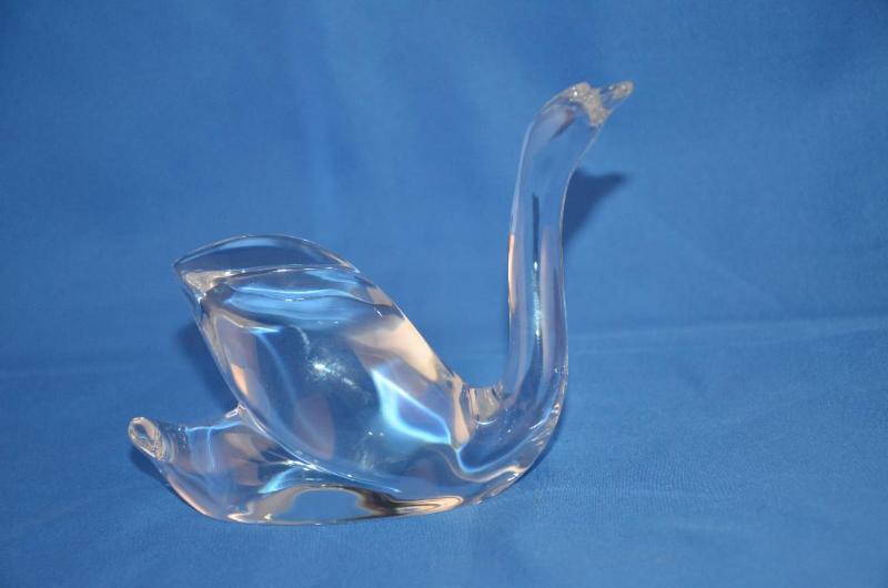lot 178 image: Crystal glass swan signed Baccarat 2" ta...