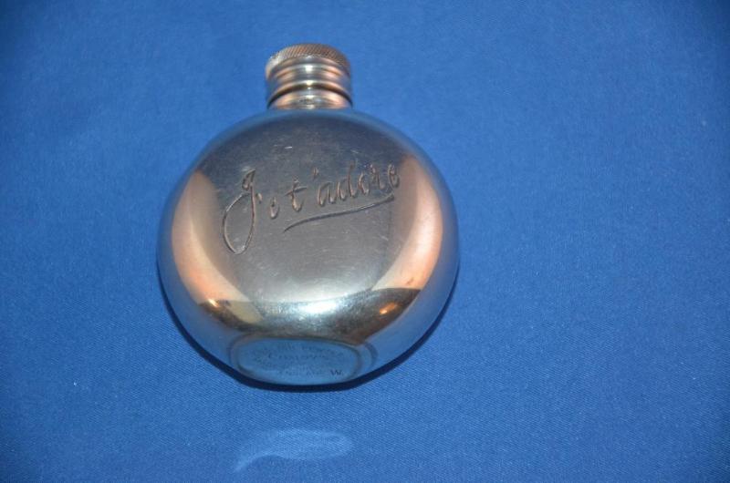 lot 186 image: Antique Comoys flask 3" tall Made in En...