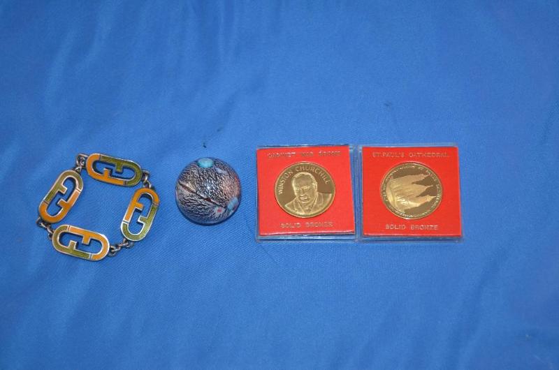 lot 188 image: Winston Churchill bronze medallion St Pauls ...