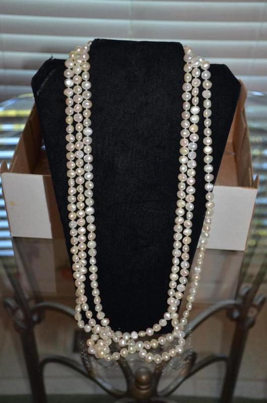lot 1G image: Over 8 feet of Genunie Pearls - Pearl necklac...