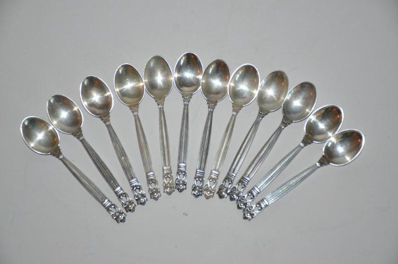 lot 20B image: Sterling silver spoon set, set of 12. Made in...