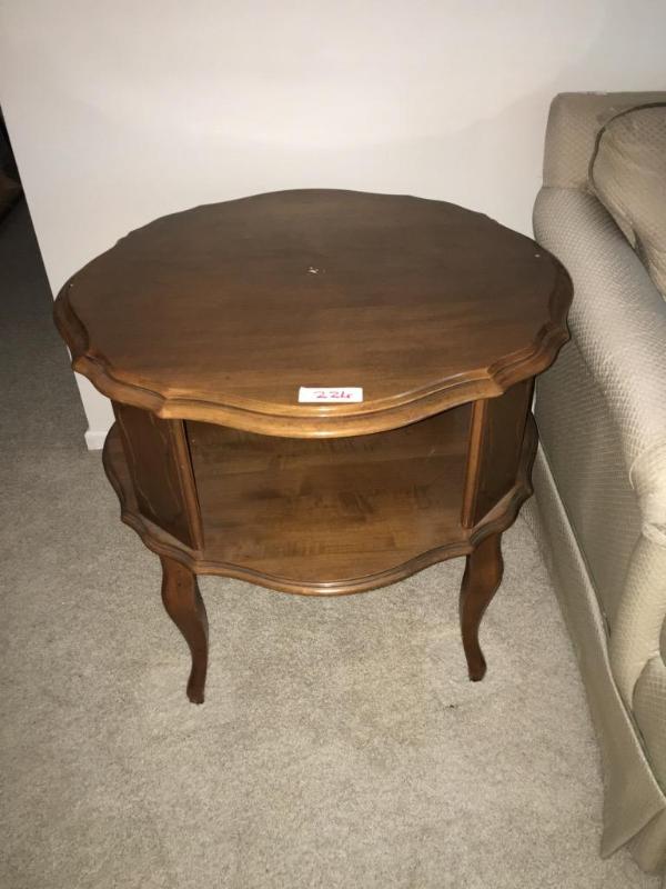 lot 226 image: Vintage&nbsp2 Tier End table. At least 30&qu...