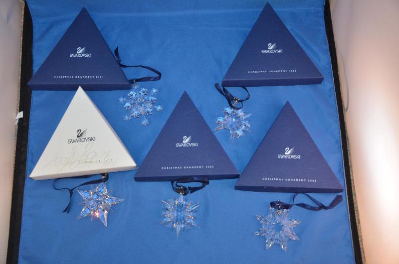 lot 230 image: 5 Swarovski Christmas Ornaments - crystal gla...