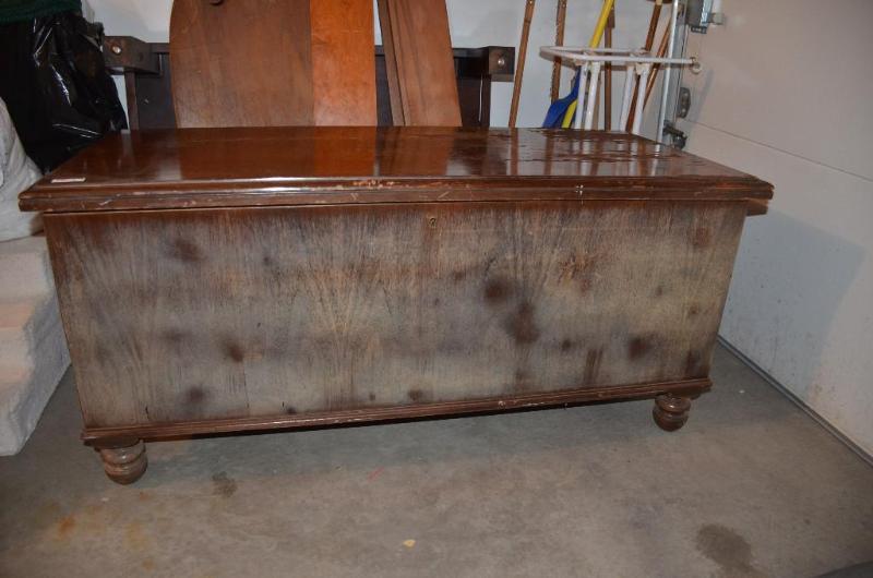 lot 250 image: Caswell-Runyan Cedar chest with contents - ai...
