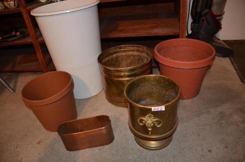 lot 252 image: Flower pots - brass pot 11" tall, metal ...