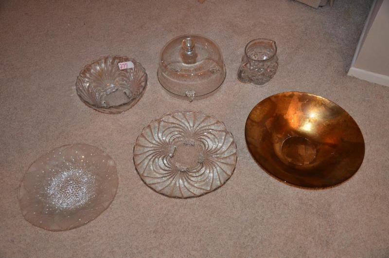 lot 277 image: Clear glass platters, one colored glass bowl...
