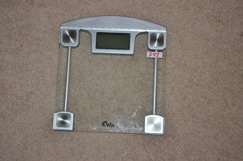 lot 293 image: Conair bathroom scale model WW57GD powers up...
