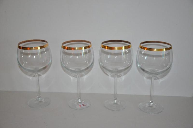 lot 32 image: Dorothy Thorpe gold rim glasses...
