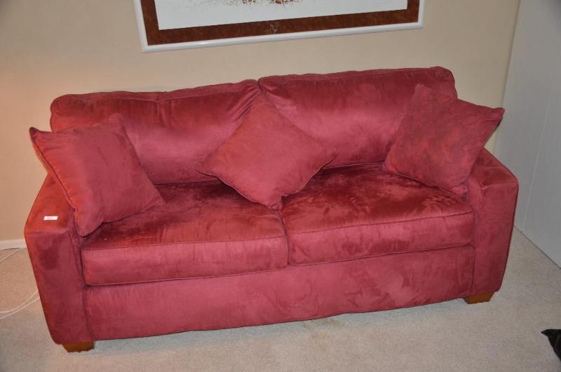lot 35 image: Nice Hid a bed 73" long bring your help ...