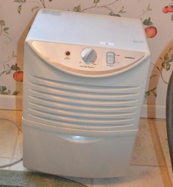 lot 6 image: Goldstar Dehumidifier LHA10 powers up...
