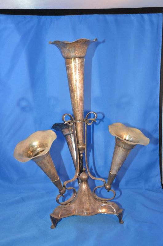 lot 69 image: Silver plated three flower candle holder 16&q...