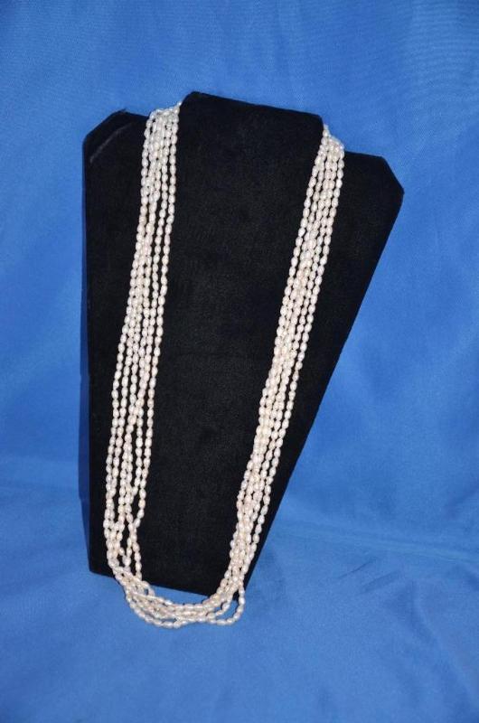 lot 78 image: Large necklace of pearls...