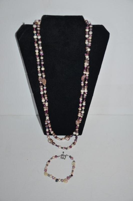lot 82 image: Pearl necklace - black pearls...