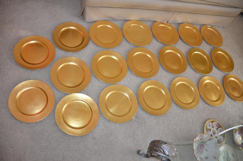 lot 93 image: Set of 20 dinner plates...