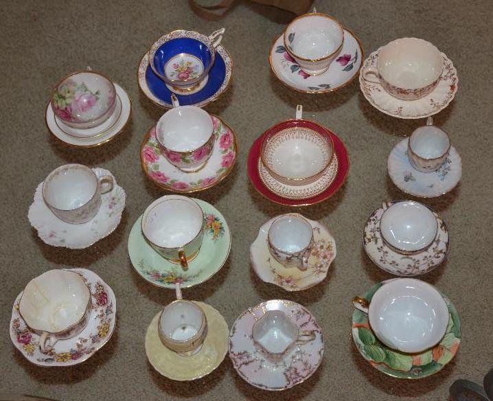lot 97 image: 15 vintage collectible tea cups...