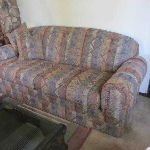 lot 104 image: Sofa