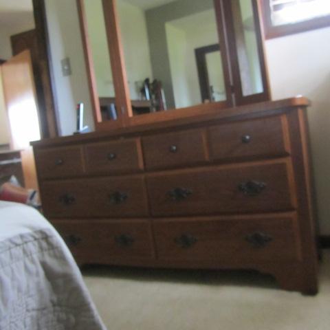 lot 107 image: Bedroom Furniture