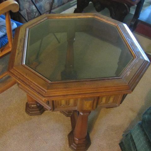lot 109 image: Octagon Table